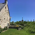 Alojamento de Acomodação e Pequeno-almoço La Grange De L'abille Marchastel (Cantal)