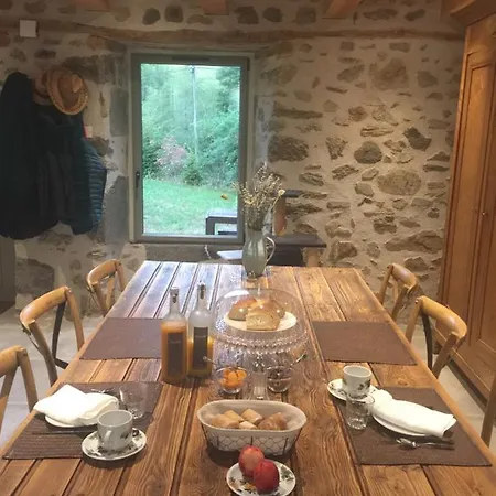 La Grange De L’abille 3* Marchastel (Cantal)