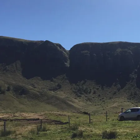 La Grange De L'abille Oda ve Kahvaltı Marchastel (Cantal)