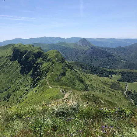 La Grange De L'abille Oda ve Kahvaltı Marchastel (Cantal)